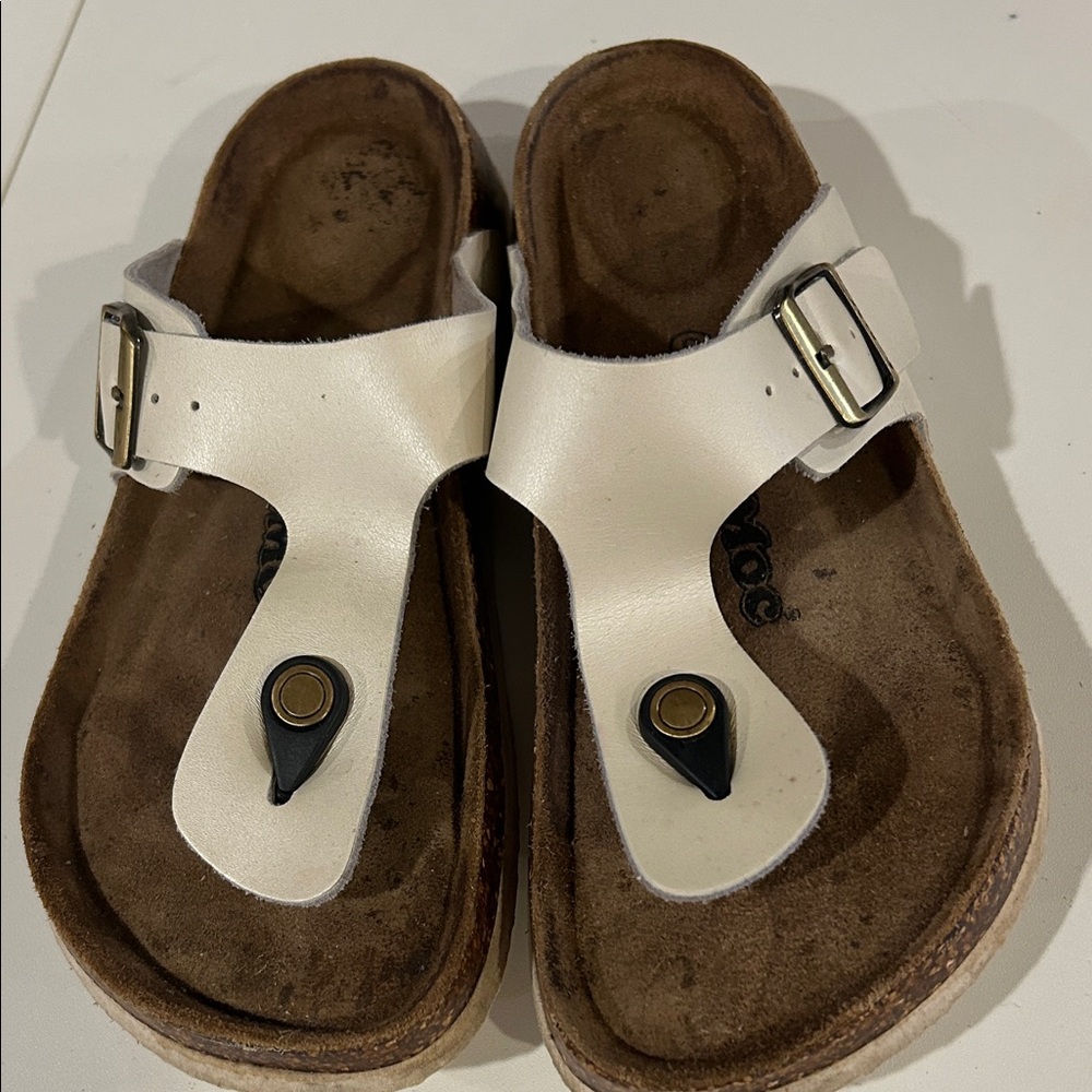 Softmoc Women's Cream Toe-Post Comfort Sandals